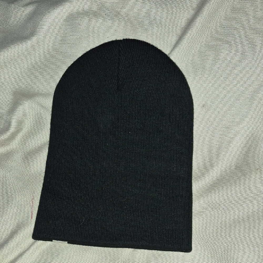 Elegant Black Knit Beanie